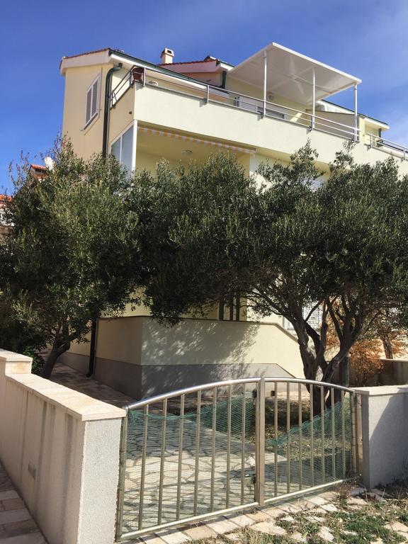 Apartment Potkonjak Povljana Esterno foto